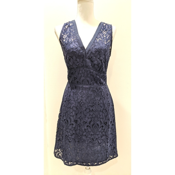 BB Dakota Janelle V neck navy lace dress - Picture 7 of 10